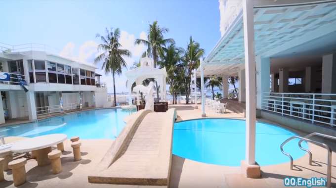 QQ Seafront nằm trong TOP những trường có bể bơi đẹp ở Cebu